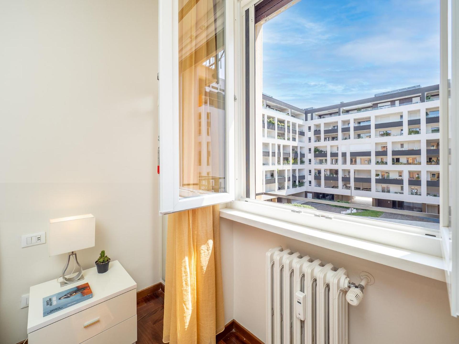 Stylish Flat With Balcony - 15 Min To Duomo Apartman Milánó Kültér fotó