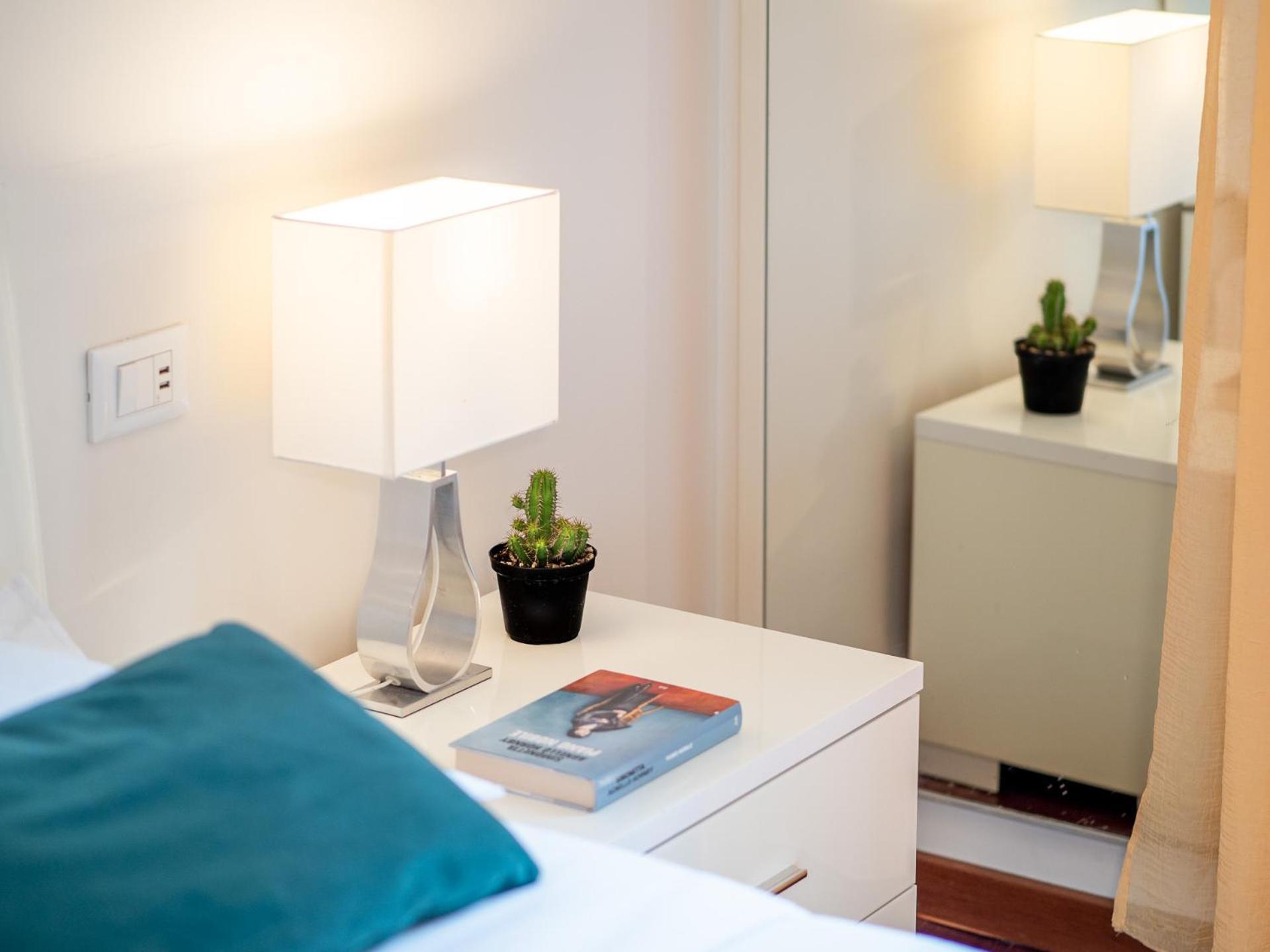 Stylish Flat With Balcony - 15 Min To Duomo Apartman Milánó Kültér fotó